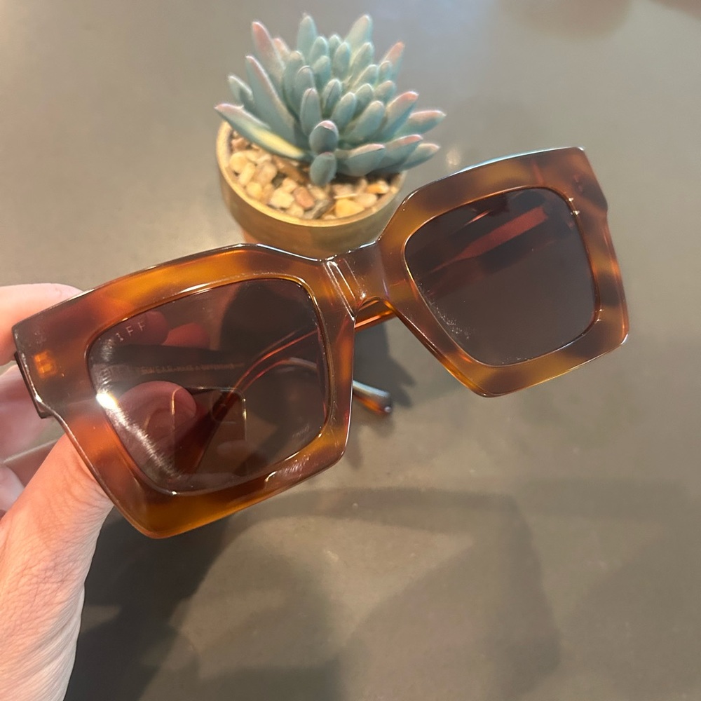 Diff Eyewear Amber Tortoise Sunglasses - image 8